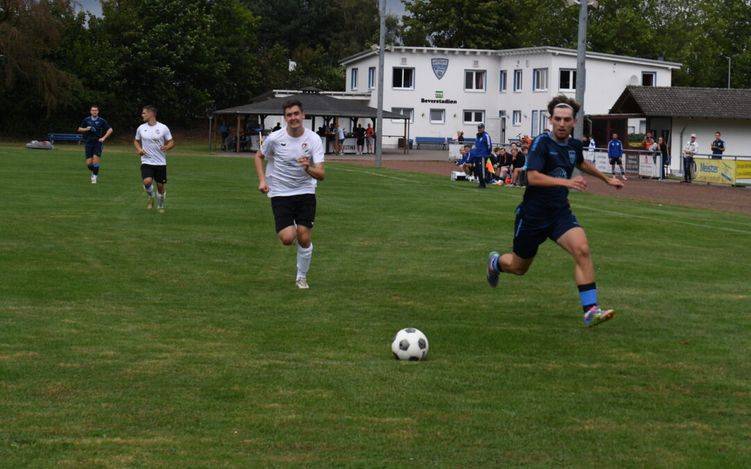 FC Blau-Weiß Weser – SG Marienmünster/R. 2:6 (2:2)
